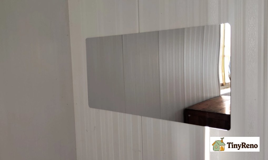 This flexible mirror is very convenient.