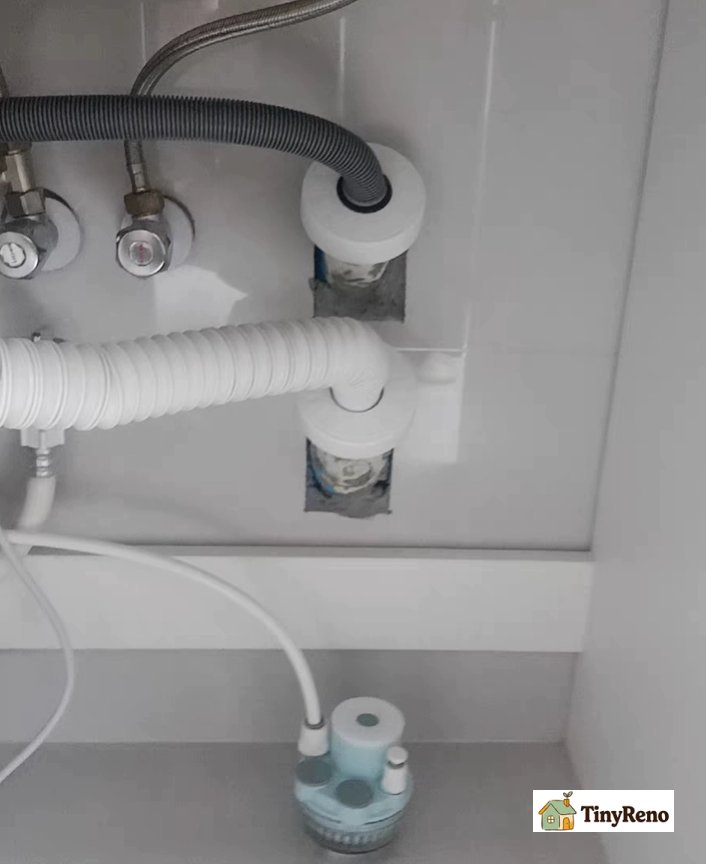 The sewer is clean, tidy, and odor-free